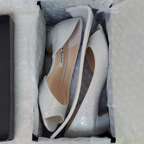 Nina New York Rossie Silver Peep Toe Heels Size 7.5 M - Picture 12 of 12